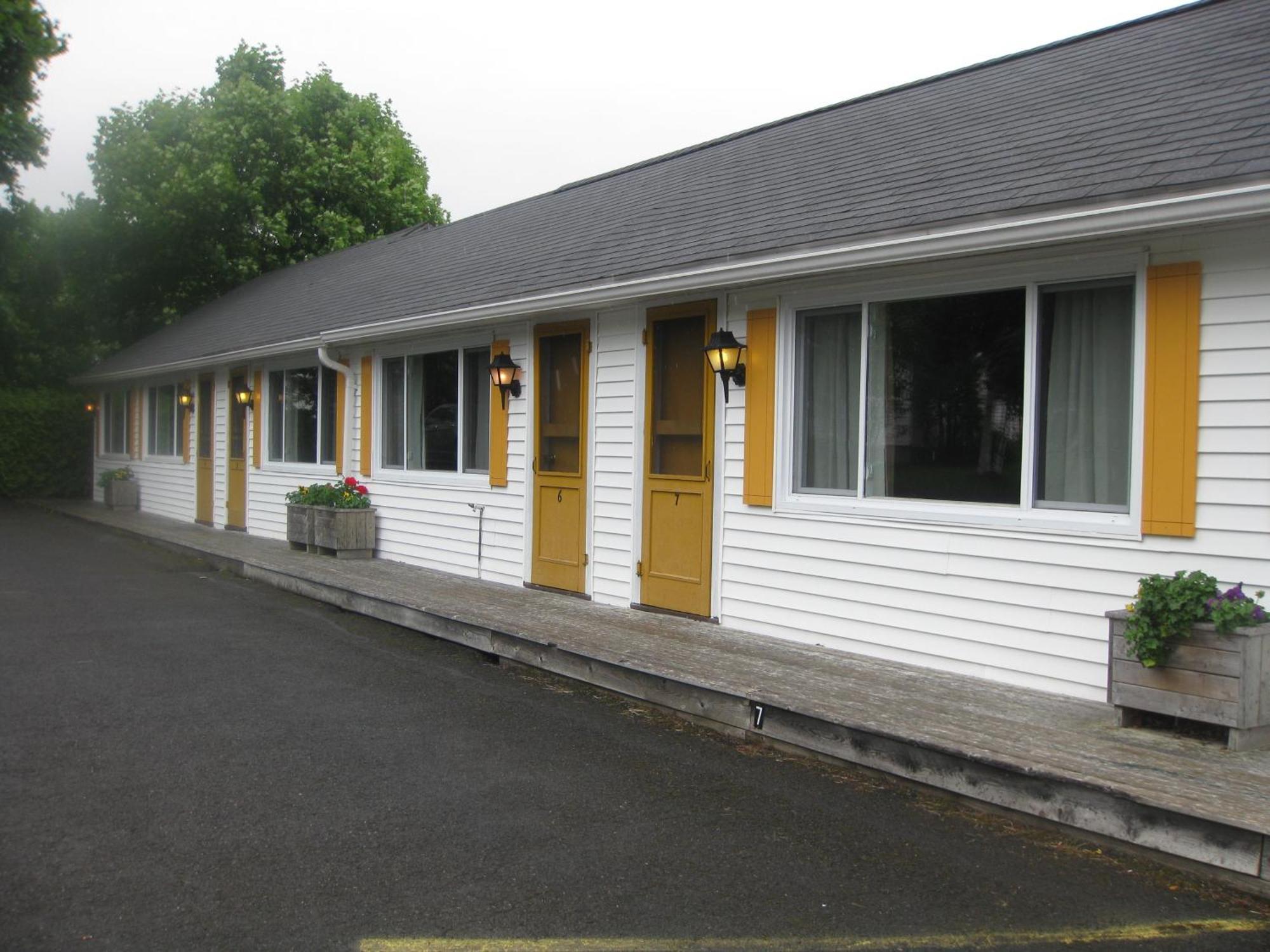 Picket Fence Motel St. Andrews By The Sea Экстерьер фото