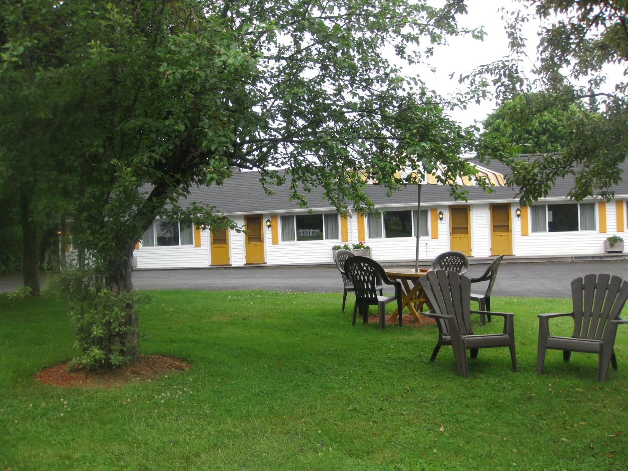 Picket Fence Motel St. Andrews By The Sea Экстерьер фото