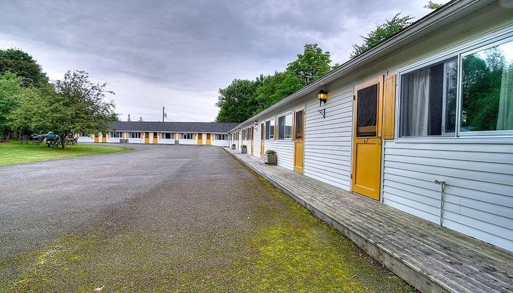 Picket Fence Motel St. Andrews By The Sea Экстерьер фото