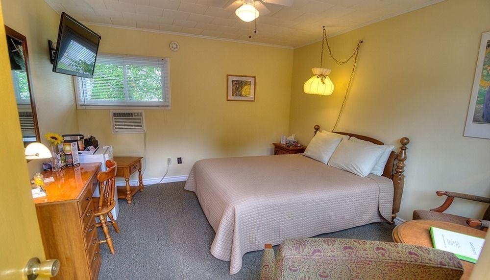 Picket Fence Motel St. Andrews By The Sea Экстерьер фото