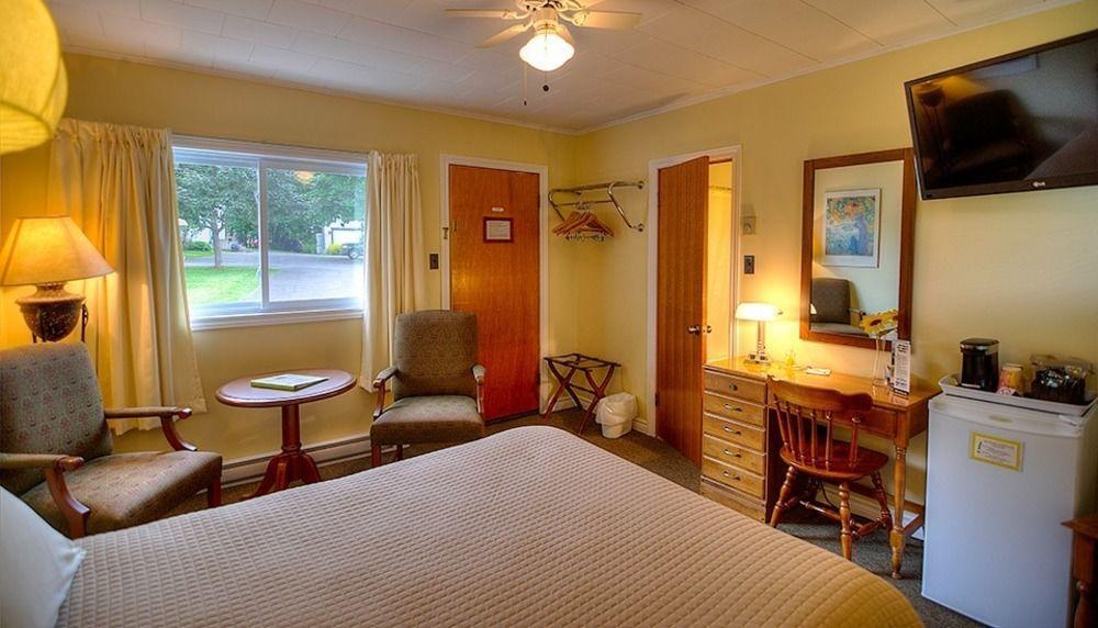Picket Fence Motel St. Andrews By The Sea Экстерьер фото