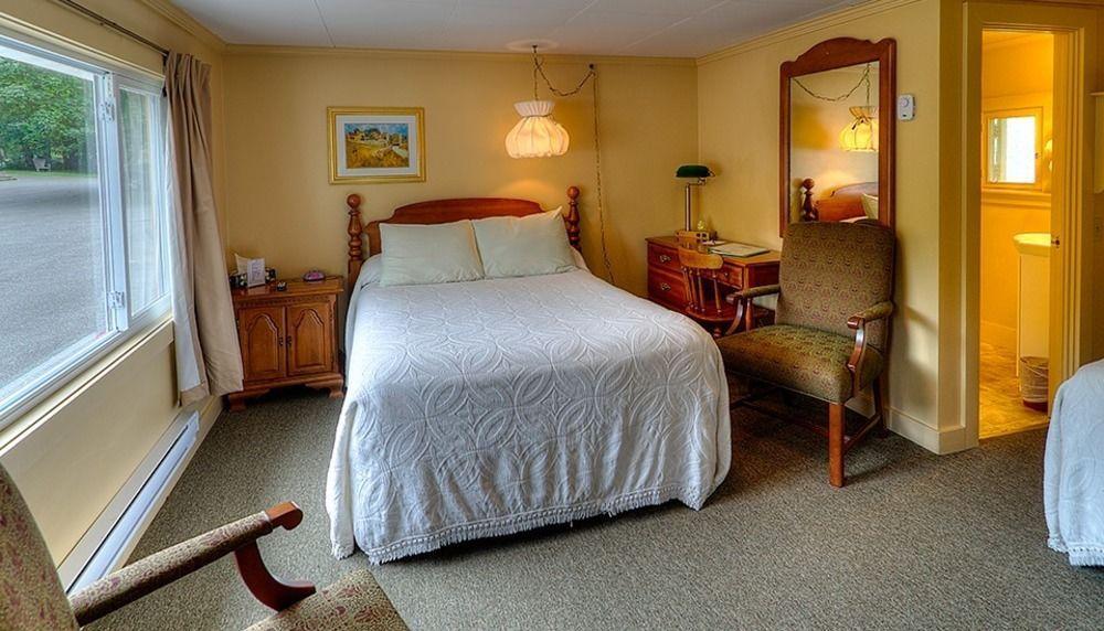 Picket Fence Motel St. Andrews By The Sea Экстерьер фото