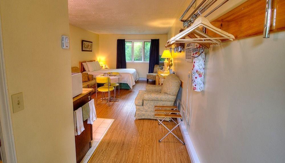 Picket Fence Motel St. Andrews By The Sea Экстерьер фото