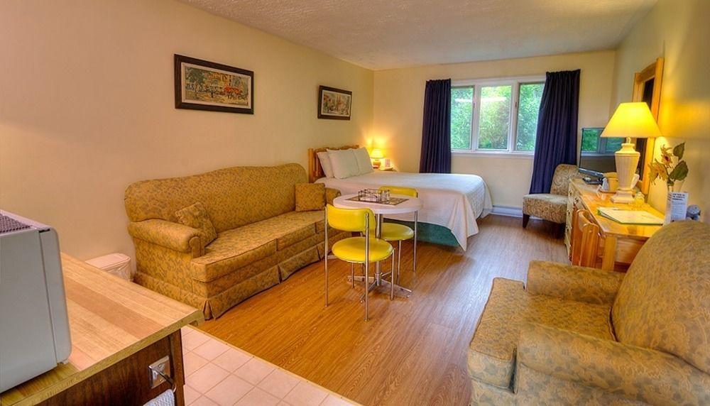 Picket Fence Motel St. Andrews By The Sea Экстерьер фото
